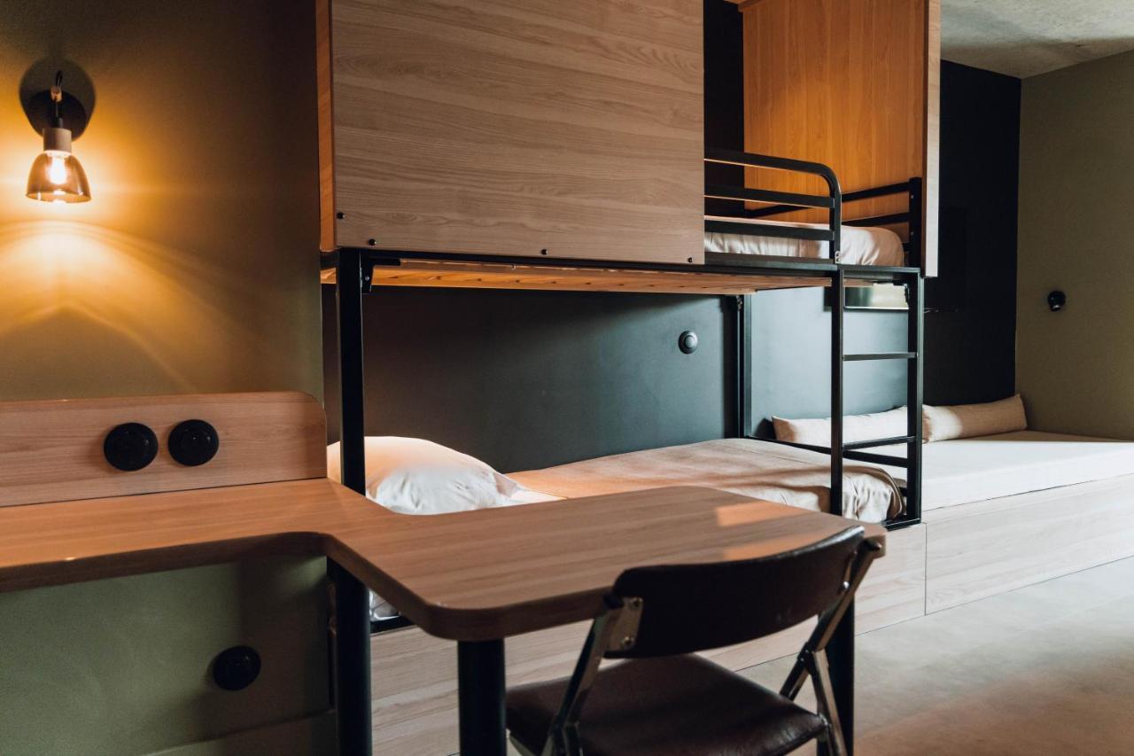 Chambre Standard avec Lit Double et 3 Lits Simples